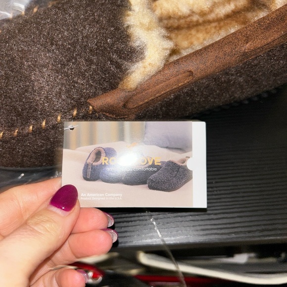 NWT Rockdove memory foam brown slippers 10 - Picture 2 of 9